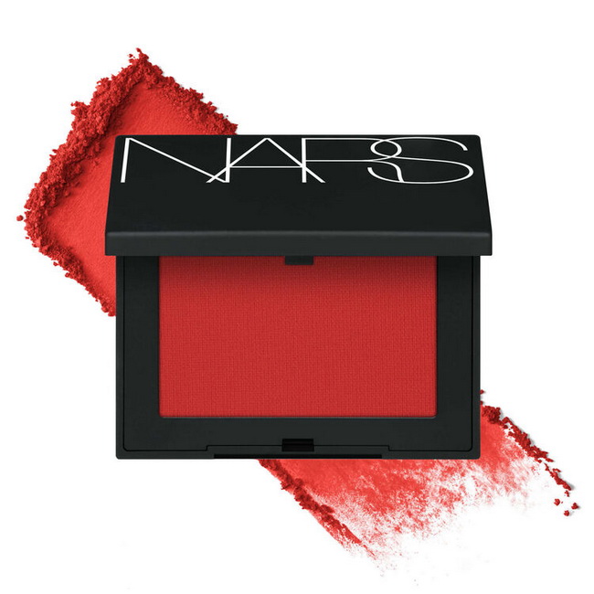 NARS Blush Exhibit A 4.8 g. บลัชออนยอดนิยมของนาร์สโฉมใหม่พร้อมสูตรที่ดีกว่าเดิม ติดทนนานสูงสุด 16 ชั่วโมง พร้อมมอบความเบาสบาย ไม่หนักผิว เนื้อแมตต์สีแดงอมส้มให้ลุคผิวบ่มแดดสีสดแนะนำใช้แปรงปัดเบาๆจะดูเหมือนแก้มมีเลือดฝาด
