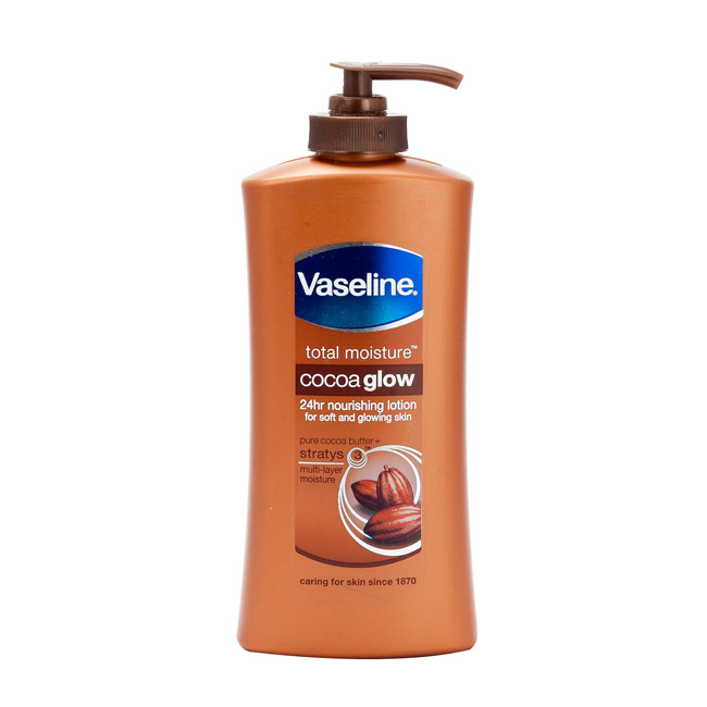 Vaseline Total Moisture Cocoa Glow ขนาดไซส์เพิ่มปริมาณมากกว่าเดิม 725ml. บอดี้โลชั่นสูตรใหม่ล่าสุดจากวาสลีน โลชั่นวาสลีนโกโก้เหมาะสำหรับผิวแห้ง และคนที่ต้องการเติมความโกลว์ให้ผิว  ผิวแห้งเสียหรือกร้านจากมลภาวะและแสงแดด ควรใช้ตัวนี้ ผิวจะโกลวขึ