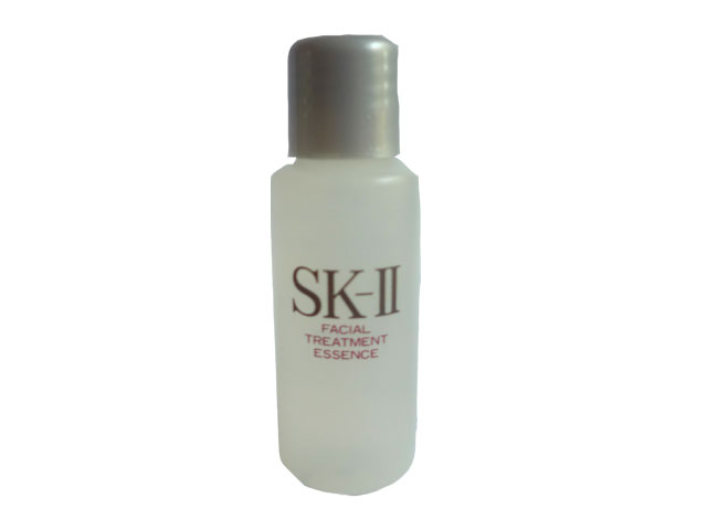 SK-II Facial Treatment Essence 10 ml เอสเซ็นส์เข้มข้นที่ได้รับการยอมรับจากคนทั่วโลก ด้วยส่วนผสมของ Miracle Water ที่เป็นเอกลักษณ์ของ SK-II ที่มีส่วนผสมของ SK-II Pitera ซึ่งได้จากยีสต์