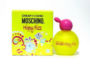 MOSCHINO Moschino Cheap Chic Hippy Fizz 4.5Ml กลิ่นหอมแบบน่ารัก สดใส กระปรี้กระเปร่า ในขณะเดียวกันก็ให้ความหวานนิดๆ ของดอกไม้หลายชนิด ตัวนี้ใช้ได้ปลอดภัยในหน้าร้อน สดชื่น สบาย ไม่ฉุนค่ะ