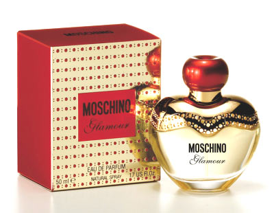 MOSCHINO Glamour EDP For Women 5ml   กลิ่นหอมหวานมาในขวดรูปแอบเปิ้ลสีทอง สดใส น่ารักมากค่ะ แนวกลิ่นหอมหวานจากผลไม้ต่าง ๆ สื่อให้เห็นถึงความเป็นหญิงสาวสมัยใหม่ แต่ก็ยังคงมีความสวยใส