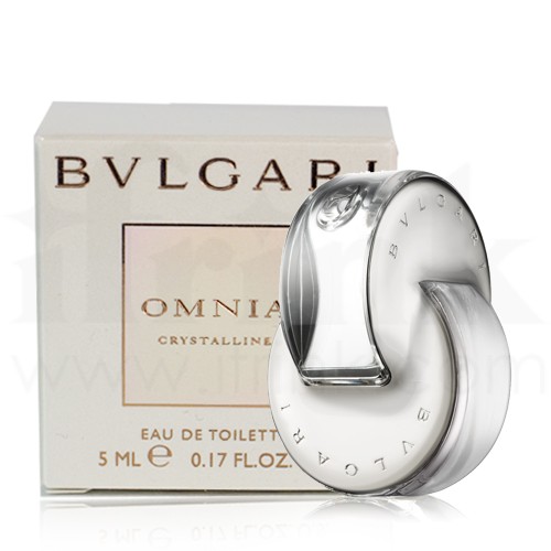 BVLGARI Omnia Crystalline 5 ml. น้ำหอมกลิ่นหอมละมุนจากธรรมชาติอย่าง ดอกบัว ไผ่ และไม้ยืนต้น เหมาะกับสาวๆที่ทันสมัยผู้หลงใหลในกลิ่นหอมแบบนุ่มๆ ขวดน้ำหอมที่ได้รับแรงบันดาลมาจากคริสตัล ใส บ่งบอกถึง ความบอบบาง สง่างาม รักสงบ แต่เต็มไป ด้วยพลังของห