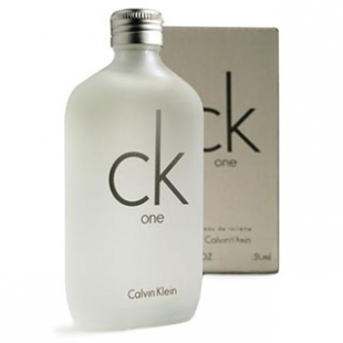 CK one  15ML น้ำหอมกลิ่นโปรดของสาวๆหลายคน เป็นน้ำหอมที่มีกลิ่นหอมที่มีเสน่ห์ดึงดูดมีเอกลักษณ์เฉพาะตัวซึ่งผสมผสานไป ด้วยกลิ่นของผลไม้หลากหลายชนิด เป็นน้ำหอมกลิ่นยอดฮิตอีกหนึ่งในตระกูล น้ำหอม CKความหอมที่หลายคนชื่นชอบเลยล่ะ น้ำหอม CK one เป็นน้