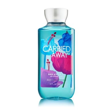 Bath & Body Works Carried Away Shea & Vitamin E Shower Gel 295ml. เจลอาบน้ำกลิ่นหอมติดกายนานตลอดวัน กลิ่นหอมหวานแบบสดใสของหมู่มวลผลไม้และดอกไม้นานาพันธุ์ ให้ความรู้สึกเหมือนขนมหวาน เยลลี่ หอมเย็นๆน่าหม่ำค่ะ