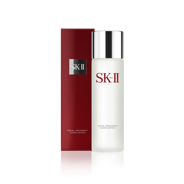 SK-II Facial Treatment Clear Lotion 160 ml. (Package ใหม่ล่าสุด) โทนเนอร์โลชั่นปรับสภาพผิวที่ผสานคุณค่าจาก AHA 9% และ พิเทร่าTM เบาใสดุจน้ำ ซึมซาบสู่ผิวชั้นบนได้อย่างรวดเร็วช่วยขจัดเซลล์ผิวที่ตายแล้วและสิ่งสกปรกต่างๆ จากผิวได้อย่างหมดจด ทำให้ผ