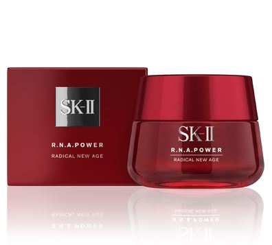 SK-II R.N.A. Power Radical New Age 80g. ครีมบำรุงเพื่อผิวดูอ่อนเยาว์ อีกระดับของผิวกระชับ ด้วยสุดยอดประสิทธิภาพที่ตรงเข้าบำรุงให้ผิวชุ่มชื่นอย่างล้ำลึก เพิ่มความกระชับในทุกองศา เพื่อผิวดูอ่อนเยาว์ เปล่งประกาย หลังใช้เพียง 10 วัน