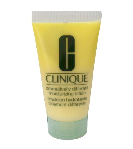 CLINIQUE Dramatically Different Moisturizing Lotion 30 ml. มอยส์เจอร์ บำรุงผิวที่ขึ้นชื่อและขายดีที่สุดของแบรนด์คลีนิค ให้ความชุ่มชื่นแก่ผิว ทำให้ผิวนุ่มเนียนเรียบเนียนขึ้น ครีมซึมง่าย ไม่เหนียวเหนอะ