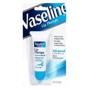 VASELINE U.S.A. Lip Therapy Advanced Formula 10g. (ขนาดปกติ)  ลิปบำรุงรักษาริมฝีปาก ปรนนิบัติผิวริมฝีปาก ด้วยปิโตรเลียมเจลลี่ เพิ่มความชุ่มชื่น คงสภาพผิวที่สมบูรณ์แบบให้ริมฝีปากคุณ ตลอดยาวนานทั้งวัน  เหมาะสำหรับผู้ที่ต