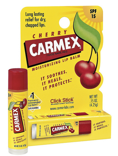 Carmex Lip Balm Click Stick SPF 15 (Cherry) ลิปปาล์มบำรุงปากกลิ่นเชอรี่ ไม่มีสี เพิ่มความชุ่มชื่นให้ริมฝีปากดูอิ่มเอิบไม่เเห้งเเตกเป็นขุยค่ะ
