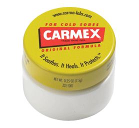 Carmex Moisturizing Lip Balm 7.5 g. ยอดขาย Lip Blam อันดับหนึ่งในอเมริกา มีส่วนผสมของมอยส์เจอร์ไรเซอร์ ใช้สำหรับปากแห้ง ลอก แตก เป็นขุยร่องลึกช้ดี ไม่เหนียวเหนอะหนะที่ริมฝีปาก กรุปุกหนึ่งใช้ได้นานหลายเดือนมากค่ะ