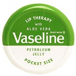 Vaseline Lip Therapy Petroleum Jelly Pocket Size With Aloe Vera -Petroleum Jelly-Green Pocket Size  สูตรว่านหางจระ เข้ ช่วยปกป้องริมฝีปากให้ชุ่มชื่นยาวนาน ลิปบาล์มปกป้องดูแลริมฝีปากของคุณให้ดูอวบอิ่มน่าสัมผัสมี 5 กลิ่นให้เลือก