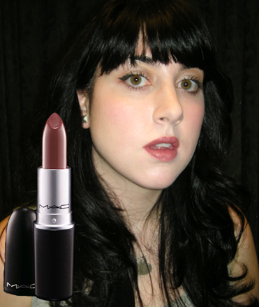 MAC Satin Lipstick #Twig สีโทนน้ำตาลอมชมพู ลิปสติกที่มอบลุคสวยเบาๆ และแสนเซ็กซี่ เนื้อลิปสติกบางเบานุ่มสบายผิว ทาง่ายไม่แห้งเป็นขุย เติมมอยเจอร์ไรเซอร์ตลอดทั้งวัน