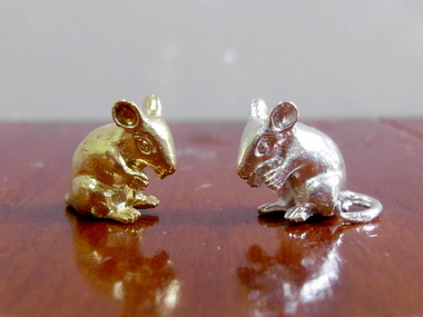 A009 หนูคู่เงิน ทอง งานทองเหลือง Couple Rats 