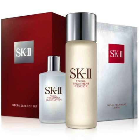 SK-II Pitera Essence Set (3 Items) ชุด Prtera Essence Set สำหรับการดูแลผิวในทุกวันของคุณ ที่ช่วยให้การผลัดเซลล์ผิวเป็นไปตามธรรมชาติ ช่วยปรับความสมดุลความเป็นกรด-ด่างและน้ำมันที่ผิวหน้า พร้อมทั้งเติมความชุ่มชื้นคืนสู่ผิว เผยผิวแลดูสวยกระจ่างใส