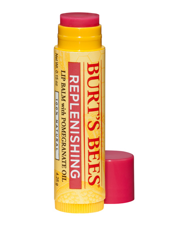 BURT'S BEES : Replenshing Lip Balm with Pomegranate Oil ลิปบาล์มที่อุดมไปด้วยสารต่อต้านอนุมูลอิสระจากน้ำมันผลทับทิม ช่วยเติมเต็มและกักเก็บความชุ่มชื่นให้กับริมฝีปาก เผยให้เห็นริมฝีปากเรียบเนียนสุขภาพดี รวมทั้งปรับสีของริมฝีปากให้กลมกลืน ถ