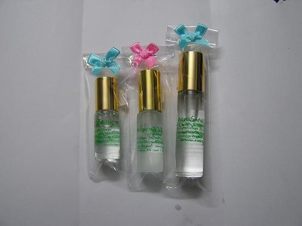 ขายยาหม่องน้ำขวดลูกกลิ้ง ขนาด  5cc 8cc ราคาเริ่มต้นเพียง 20 บาท  พิมเสนน้ำ ขวดลูกกลิ้งแจกงาน ของชำร่วยพิมเสน 089-323-2395