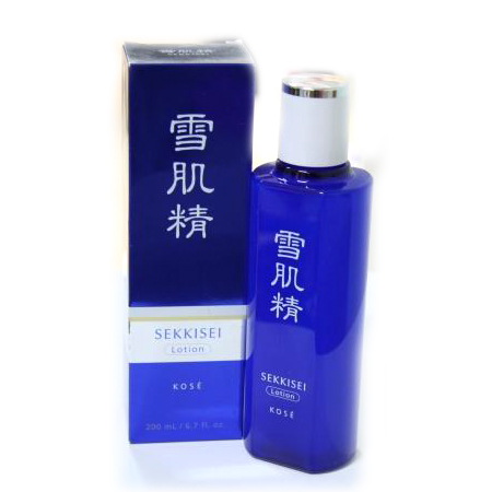 KOSE Sekkisei Lotion 200 ml. โลชันเพื่อความขาวกระจ่างใส ปรับปรุงองค์ประกอบของเซลล์ผิวหนัง คืนความแข็งแรงให้ผิวที่อ่อนแอ ให้ผิวหน้านวลเนียนดุจหิมะ อวดผิวสวยขาวใส อุดมไปด้วยความชุ่มชื้น ผิวขาวกระจ่างใส ปราศจากการรบกวนของสิวอักเสบ และเมลาน