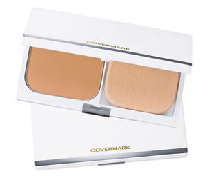 Covermark Brightage UV Pact JQ รองพื้นชนิดแป้งโฉมใหม่ บรรจุในตลับสวยหรู เนื้อแป้งบางเบา แต่ปกปิดได้อย่างยอดเยี่ยม แม้แต่บนผิวที่มีปัญหา โดดเด่นด้วยส่วนผสมของสารสกัดจากธรรมชาติ อาทิ HYDROLYZED YEAST EXTRACT สารสกัดจากยีสต์ ที่อุดมด้วยกรดอะมิโนแ