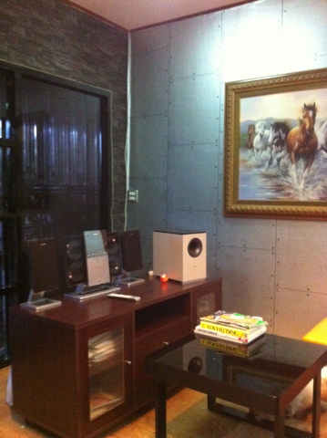 ลูกค้าแต่ง ออฟฟิต ลายอิฐ ลายแผ่นเหล็ก