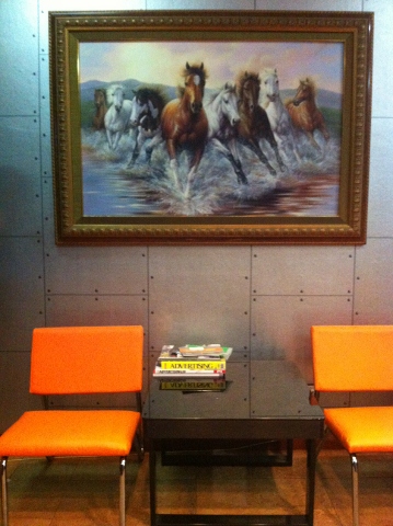 ลูกค้าแต่ง ออฟฟิต ลายอิฐ ลายแผ่นเหล็ก