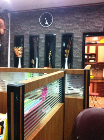 ลูกค้าแต่ง ออฟฟิต ลายอิฐ ลายแผ่นเหล็ก