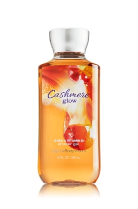 Bath & Body Works Cashmere Glow Shea & Vitamin E Shower Gel 295ml. เจลอาบน้ำ เนื้อเจลเข้มข้น กลิ่นหอมใหม่นุ่มละมุนของวนิลลาผสมกับกลิ่น Musk และปลายๆกลิ่นมีกลิ่นเบอร์รี่ ให้รู้สึกสดชื่นไม่หวานมากจนเกินไป 
