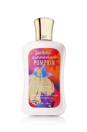 Bath & Body Works Sweet Cinnamon Pumpkin Shea & Vitamin E Body Lotion 236 ml. โลชั่นบำรุงผิวสุดพิเศษ กลิ่นหอมของชินนามอน กับฟักทอง ผสมกันให้กลิ่นเหมือนกลิ่นแอปเปิ้ลผสมวนิลลาค่ะ หอมแบบนุ่มๆอบอวลกลิ่นวนิลลาค่ะ