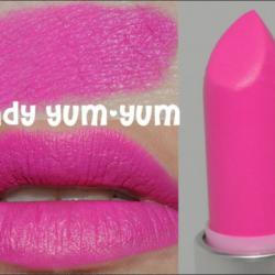 MAC Matte Lipstick #Candy Yum-Yum  ลิปสติกเนื้อด้าน สีชมพูสุดแซ่บ ให้ปากของคุณดูอวบอิ่ม น่าสัมผัส