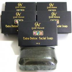 GN Gold Nature Extra Detox Facial Soap ขนาด 60g. สบู่ดีท็อกซ์ สำหรับผู้มีปัญหาสิวอักเสบ อุดมด้วยสารสำคัญ ได้แก่ ผงถ่าน กาแฟ ช่วยดูดซับสารเคมีที่เป็นอันตรายกับผิว ให้ผิวสะอาด สาหร่ายทะเลและคอลลา เจน ช่วยกระชับให้ผิวเต่งตึง น้ำผึ้งป่า ช่วยบำรุงผ