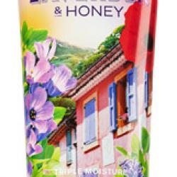 **พร้อมส่ง**Bath & Body Works French Lavender & Honey 24 Hour Moisture Ultra Shea Body Cream 226g. บอดี้ครีมถนอมผิว กลิ่นหอมติดผิวกายนานตลอดวัน กลิ่นหอมของดอกลาเวนเดอร์ฝรั่งเศส ผสมกับดอกลิลลี่และ musk หอมนุ่มนวลน่าหลงไหล
