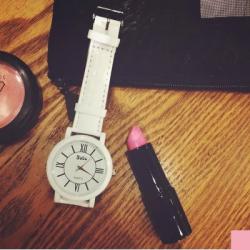 WATCH  นาฬิกาข้อมือแฟชั่น นาฬิกาสำหรับผู้หญิงแนววินเทจ minimalist  models  watches  fashion 