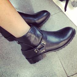 SHOES/BOOTS รองเท้าหนัง รองเท้าคัทชูแฟชั่น รองเท้าหนังแฟชั่นสำหรับผู้หญิง chelsea  boots / shoes  Korean  fashion