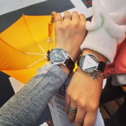 WATCH  นาฬิกาข้อมือ นาฬิกาหนัง PU แฟชั่น นาฬิการุ่นคลาสสิก ดีไซน์สามเหลี่ยม แฟชั่นผู้หญิง สินค้าแฟชั่นเกาหลี ญี่ปุ่น 
