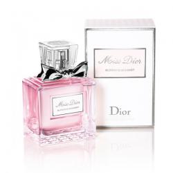 Christian Dior Miss Dior Blooming Bouquet 30ml. กลิ่นหอมหวานๆ ทรงพลังแห่งเสน่ห์ น่าหลงใหลในแบบฉบับสาวยุคใหม่มอบความหอมกลิ่นละมุนละไมจากดอกไม้นานาพันธุ์ น้ำหอมที่ให้ความรู้สึกเป็นหญิง เย้ายวนใจด้วยกลิ่นหอมอ่อนๆ ของดอกไม้นานาพันธุ์ที่สอดประสานกัน