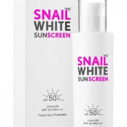 Snail White Sunscreen SPF50+ PA++++ 51ml. ผลิตภัณฑ์ป้องกันแสงแดดสำหรับผิวหน้าประสิทธิภาพสูง สูตรบางเบา ผสมสารสกัดจากเมือกหอยทากปกป้องผิว ไม่ให้ถูกทำร้ายจากแสงแดด กระตุ้นการสร้าง คอลลาเจนในผิว ต่อต้านอนุมูลอิสระ จุดด่างดำ และลดเลือนริ้วรอยแห่ง