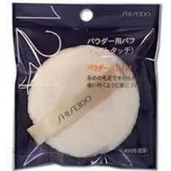 Shiseido Powder Puff 124 พัฟแป้งฝุ่นยอดนิยมสุด เนื้อนุ่มไม่กินแป้ง และไม่ระคายเคืองผิว เพื่อสัมผัสอันอ่อนนุ่ม ใหม่ล่าสุดกับขนาดใหม่ No.124 ขนาดเล็กกว่า No.123 ผ่านที่จะสามารถพกพาและใส่ในตลับแป้งฝุ่นได้ No.124 ขนาดเส้นผ่านศูนย์กลาง 7.15 mm และห