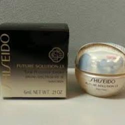 Shiseido Future Solution LX Total Protective Cream SPF15 ขนาดทดลอง 6 ml. ครีมบำรุงสำหรับเวลากลางวัน ที่ช่วยปกป้องผิวจากรังสียูวีซึ่งเป็นสาเหตุหลักของการเกิดริ้วรอยก่อนวัย และช่วยลดเลือนริ้วรอยและความหย่อนคล้อย ให้กลับกระชับได้รูป