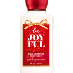 **พร้อมส่ง**Bath & Body Works Be Joyful Shea & Vitamin E Body Lotion 236 ml. โลชั่นบำรุงผิวสุดพิเศษ กลิ่นหอมโดดเด่นโทนกลิ่นผลไม้หอมหวานสดชื่น เจือกลิ่นดอกมะลิอ่อนๆปลายๆกลิ่น หอมสดชื่นปลุกอารมณ์ยามเช้าคะ
