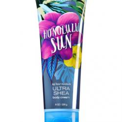 **พร้อมส่ง**Bath & Body Works Honolulu Sun 24 Hour Moisture Ultra Shea Body Cream 226g. ครีมบำรุงผิวสุดเข้มข้น เติมความชุ่มชื่นให้กับผิวที่ต้องการการบำรุงเป็นพิเศษอีกทั้งมีกลิ่นหอมติดทนนาน มีกลิ่นหอมนุ่มๆของมะพร้าว กับมัคส์หอมละมุน และยังมีกลิ่นเฟรชสด