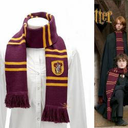 ++พร้อมส่ง++(แบบยาวมีตราและพู่)ผ้าพันคอแฮรี่พอตเตอร์ ผ้าไหมพรมมีตรา Gryffindor  ผ้าพันคอ Harry Potter บ้านกริฟฟินดอร์ 