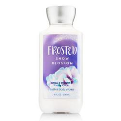 **พร้อมส่ง**Bath & Body Works Frosted Snow Blossom Shea & Vitamin E Body Lotion 236 ml. โลชั่นบำรุงผิวสุดพิเศษ กลิ่นดอกไม้โทนเย็นๆ กลิ่นที่ผสมระหว่างดอกมะลิกับดอกการ์ดิเนียแสนหอม
