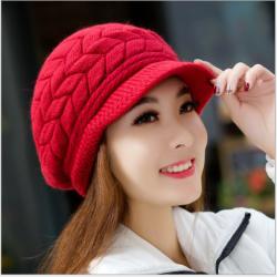 หมวกแฟชั่นผู้หญิง หมวกกันหนาว หมวกไหมพรมกันหนาวผู้หญิง (พร้อมส่งสีแดง)
