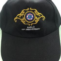 ตัวอย่างงานปักหมวก Cap ปปง. (ด้านหน้า) จัดทำโดย ร้านเมก้าแจ็คเก็ต โทร 093-632-6441