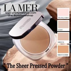 LA MER The Sheer Pressed Powder 10g. แป้งอัดแข็งที่จะมอบผลลัพธ์ของผิวแมทท์ เซ็ทผิวให้ดูเปล่งประกายสมบูรณ์แบบ ดูสุขภาพดีไปกับคุณได้ทุกที่ทุกเวลา มอบสัมผัสแห่งผิวที่นุ่มนวลดุจกำมะหยี่ เนื้อแป้งบางเบาช่วยให้ตำหนิของผิวแลดูจางลง ด้วยคุณประโยชน์แห่