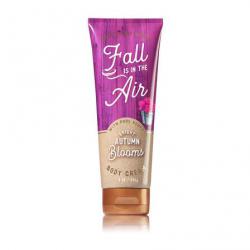 **พร้อมส่ง**Bath & Body Works Fall is In The Air (Bright Autumn Blooms) Body Cream with Pure Honey 226 g.ครีมบำรุงผิวสูตรใหม่ที่มีส่วนผสมพิเศษของน้ำผึ้ง สำหรับผิวที่ต้องการการบำรุงเป็นพิเศษ อีกทั้งยังมีกลิ่นหอมของดอกไม้หอมนานาพันธุ์ บวกกับกลิ่นหอมนุ่ม