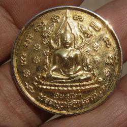 เหรียญพระพุทธชินราช หลังสมเด็จพระนเรศวร รุ่น 400 ปี วันสวรรคต 2548 เนื้อกะไหล่ทอง