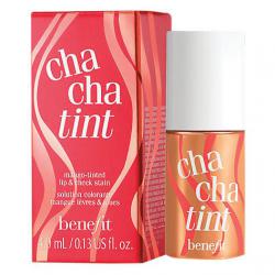 Benefit Cha Cha Tint Mango Tinted Cheek and Lip Stain Mini 4.0 ml. ทิ้นท์สำหรับพวงแก้มและริมฝีปากสีส้มสดใส ช่วยแต่งแต้มพวงแก้มและริมฝีปากด้วยโทนสีคอรัลสไตล์ซัมเมอร์ ให้ลุคที่ดูเป็นธรรมชาติ มีชีวิตชีวา ติดทนนาน หลายชั่วโมง เพียงแต้ม chachatint 