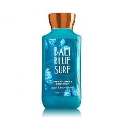 **พร้อมส่ง**Bath & Body Works Bali Blue Surf Shea & Vitamin E Body Lotion 236 ml. โลชั่นบำรุงผิวสุดพิเศษ กลิ่นหอมสะอาดสดชื่น ผสมกลิ่นครีมมี่ของมะพร้าวหอมๆ แนวกลิ่นวนิลลาผสมมัคส์ และเติมกลิ่นสดชื่นด้วยดอกไม้เขตร้อน เป็นความหอมที่ลงตัวมากๆ