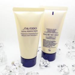Shiseido Vital-Perfection Treatment Cleansing Foam ขนาดทดลอง 50 ml. โฟมล้างหน้าที่ให้ฟองครีมเข้นข้น เข้าขจัดสิ่งสกปรกและเซลล์เสื่อมสภาพ อย่างอ่อนโยนโดยไม่ทำร้ายผิว ช่วยผิวเนียนนุ่ม ชุ่มชื่น สดใส มีชีวิตชีวา เพื่อผิวสวยสมบูรณ์แบบ เพื่อผู้หญิงเอ