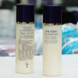 Shiseido Vital - Perfection White Revitalizing Emulsion Enriched ขนาดทดลอง 30 ml. อิมัลชั่นน้ำนมบำรุงผิว ที่ช่วยฟื้นบำรุงผิวจากความแห้งกร้านให้ผิวชุ่มชื่น และเสริมประสิทธิภาพการฟื้นบำรุงผิวจากริ้วรอยแห่งวัย ให้ผิวเนียนนุ่ม กระชับ มีความยืดหยุ่